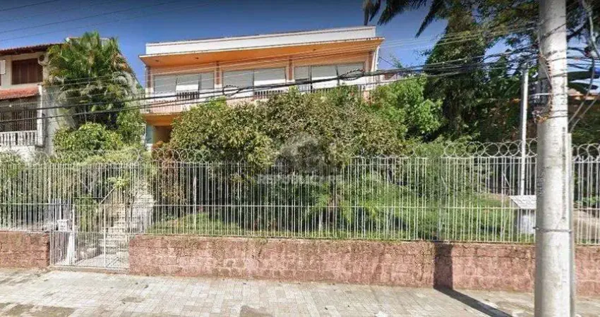 Casa para Venda - 243m², 3 dormitórios, 5 vagas - Medianeira