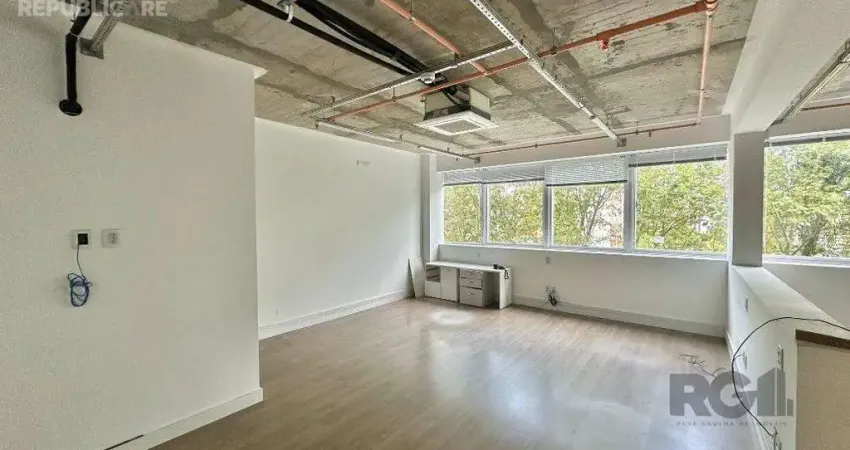 Escritório à venda no bairro mont serrat com 33m² de área útil disponível.