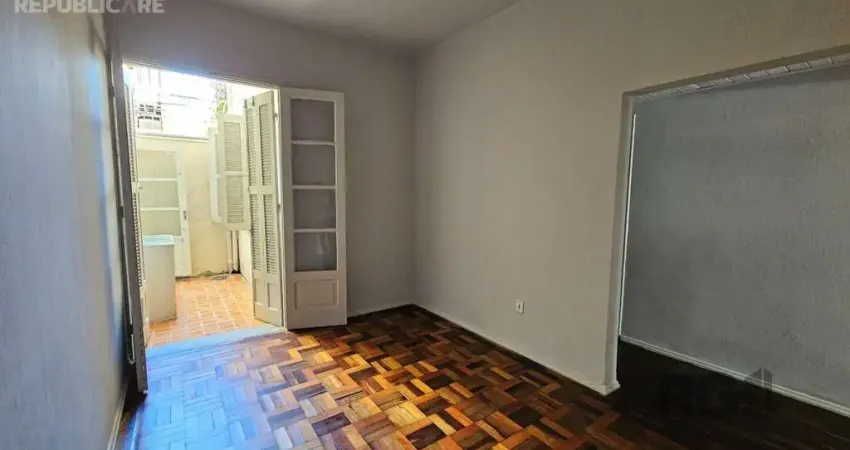 Apartamento à venda na cidade baixa com 69m² e 2 dormitórios/quartos disponíveis.