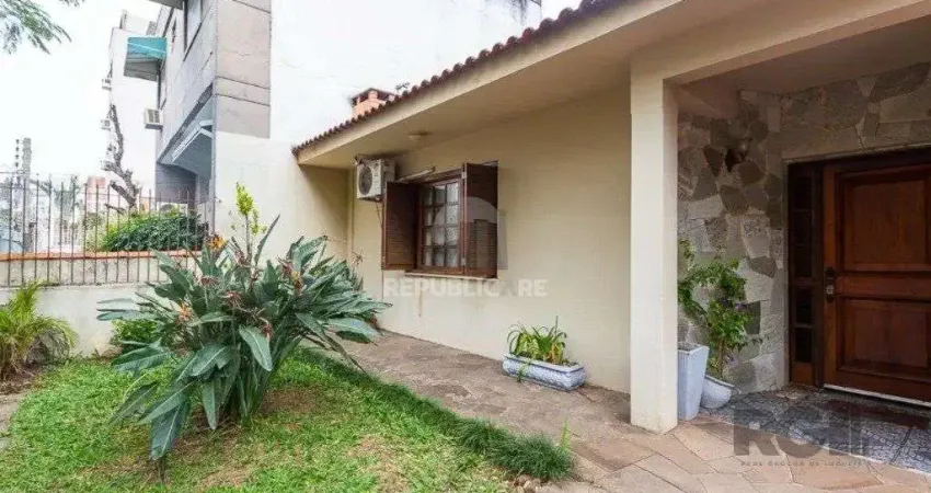 Casa 160m², 3 dormitórios, 4 vagas no bairro Cristo Redentor