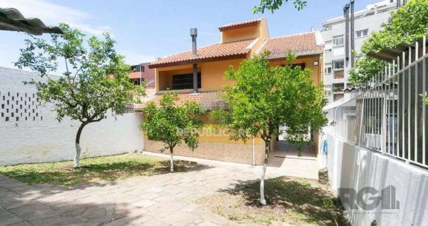 Casa com 5 dormitórios no bairro Jardim Carvalho
