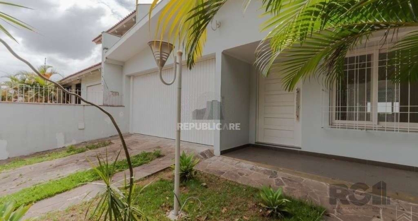 Casa 03 quartos, 02 vagas,próxima à Assis Brasil e Sertório.