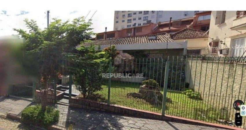 Casa 3 dormitórios no Bairro Glória, próxima a Prof. Oscar Pereira.