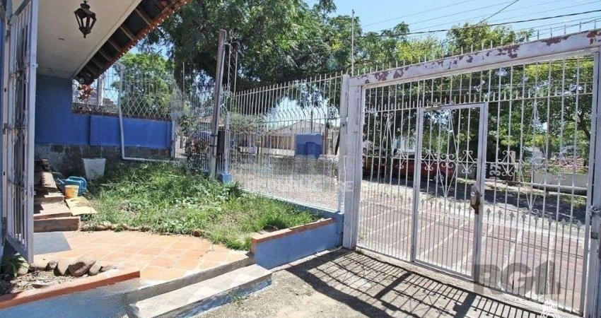 Casa de 3 dormitórios no bairro Partenon