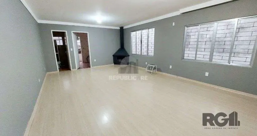 Casa com 3 quartos à venda na Rua Damasco, 46, Azenha, Porto Alegre