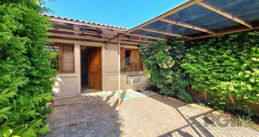 Casa com 2 quartos à venda na Rua Darcy de Bastos Germann, 0111, Hípica, Porto Alegre