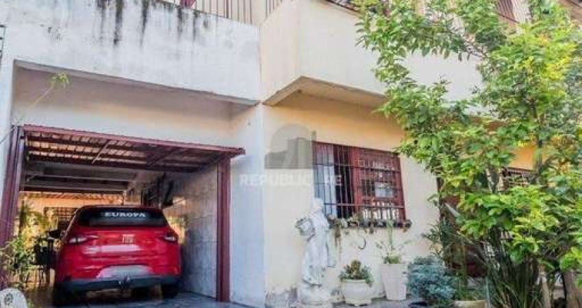 Sobrado de 215m² - 4 dormitórios, 5 vagas no bairro Passo das Pedras