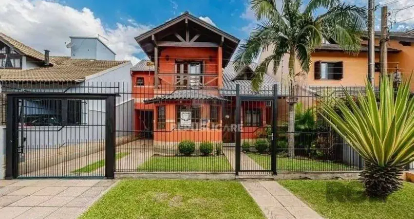 Excelente casa de 209m² com 3 dormitórios, piscina e 3 vagas de garagem.