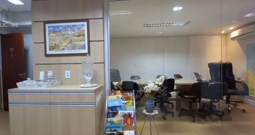 Escritório à venda no centro histórico com 109 m² de área útil disponível.