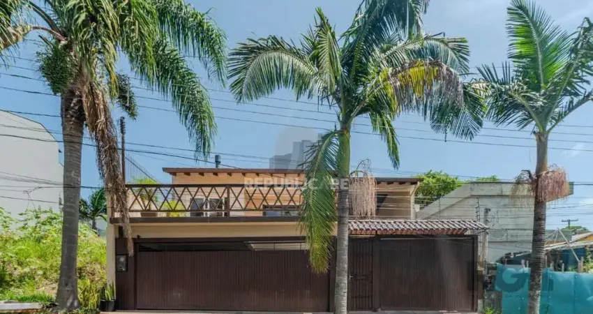 Excelente casa a venda no bairro Ipanema, 3 dormitórios com suíte e 8 vagas de g