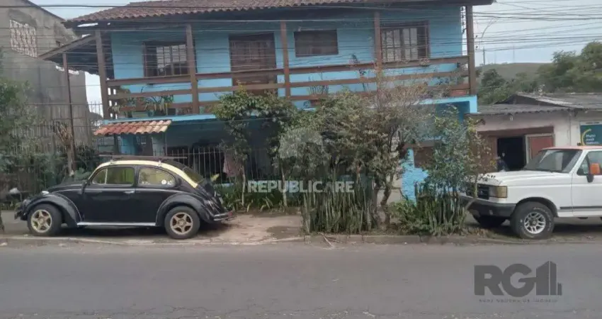 Casa com 3 quartos, vaga de garagem, churrasqueira, no bairro Partenon, Porto Al