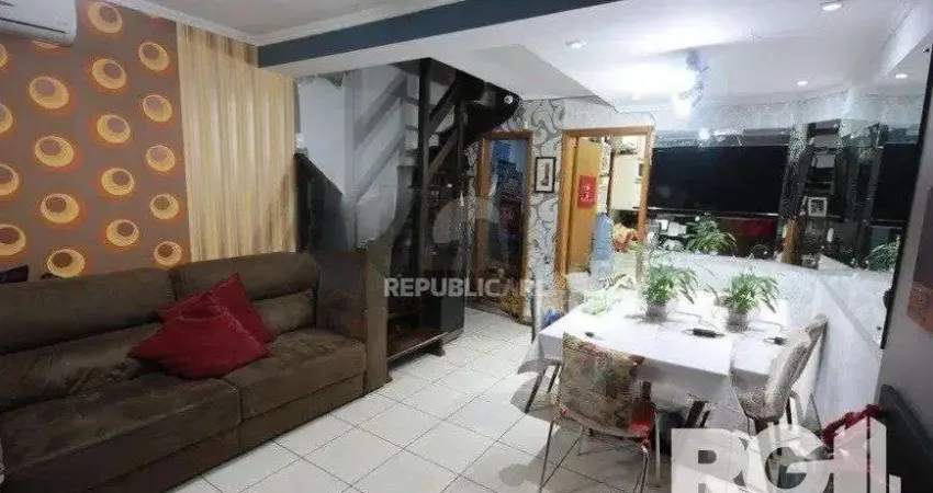 Casa residencial com 3 dormitórios 90m² privativos, e 2 vagas à venda no bairro