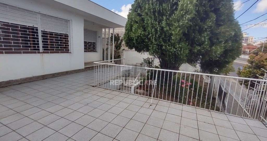 Casa à venda com 3 quartos, 1 vaga e pátio - Bairro Medianeira