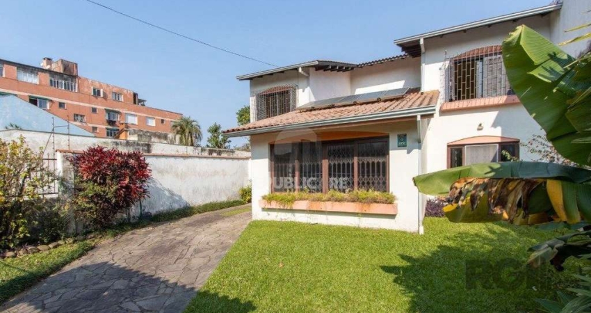 Casa para Venda - 72.6m², 4 dormitórios, sendo 1 suites, 6 vagas - Camaquã