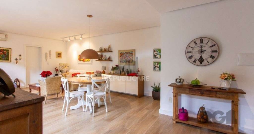 Casa térrea, 3 quartos, edícula, com 2 suites, pátio - Bairro Guarujá