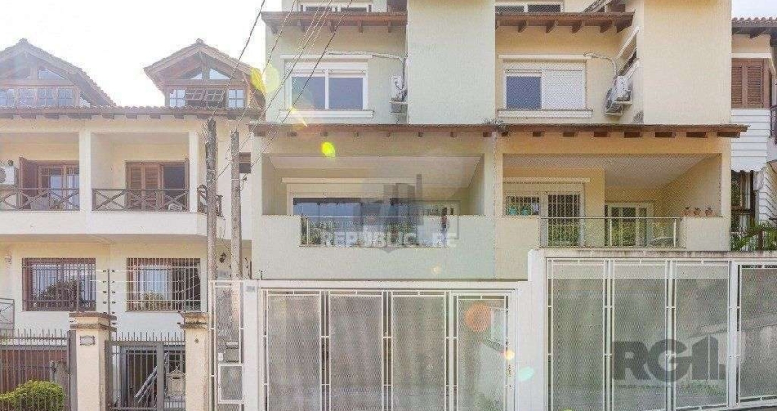 Sobrado no bairro Tristeza com 3 dormitórios sendo 1 suíte e s vagas