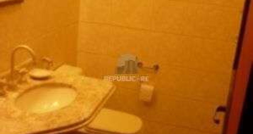 casa com 4 dormitórios, sendo uma suíte , e 530 area privativa