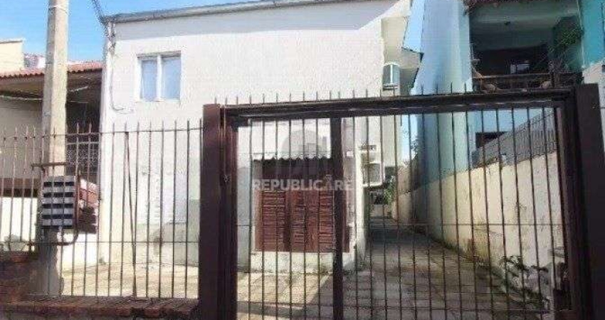 Casa em condomínio de 3 dormitórios e vaga no Partenon
