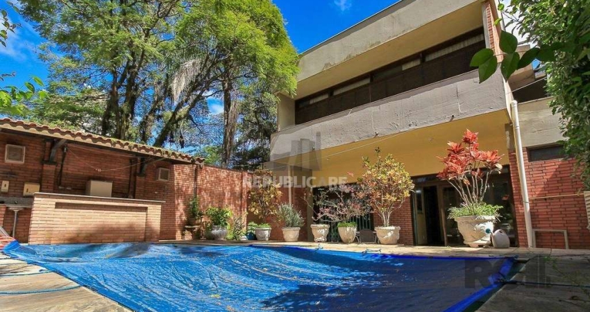 Casa 4 dormitórios à venda Petrópolis Porto Alegre/RS