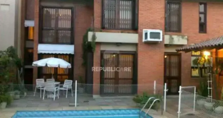 Casa para Venda - 350m², 3 dormitórios, sendo 1 suites, 2 vagas - São João