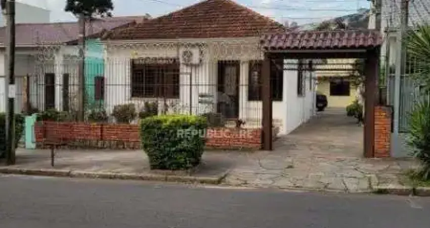 Casa em Porto Alegre, no bairro Cavalhada, com 6 dormitório(s), e 6 banheiros, à