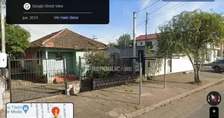 Terreno em Porto Alegre, no bairro Sarandi, à venda.