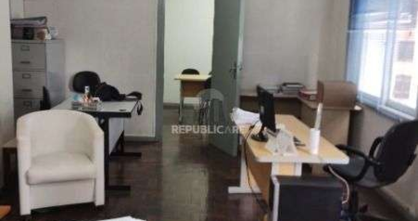 Conjunto/Sala em Porto Alegre, no bairro Centro Histórico, e 0 banheiros, à vend