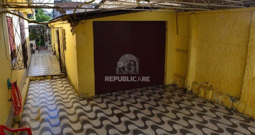 Casa com 5 quartos à venda na Rua Primeiro de Maio, 397, Partenon, Porto Alegre
