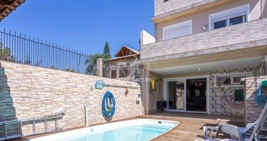 Excelente casa com 3 dormitórios e piscina