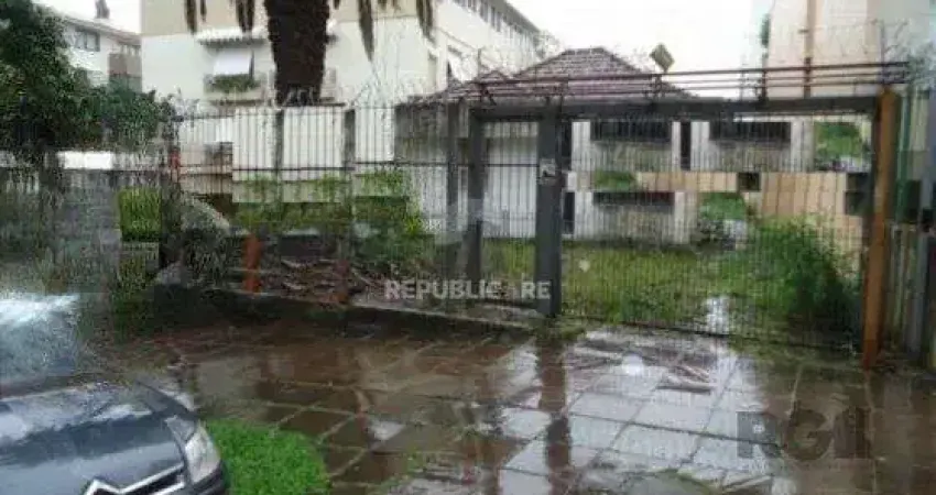 Casa à venda 350 m²  Rua Lagoinha, Petrópolis, Porto Alegre