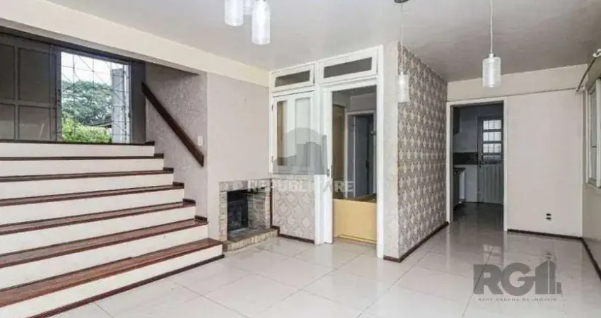 Excelente casa de 147m² com 3 dormitórios, 4 vagas e 1 piscina.