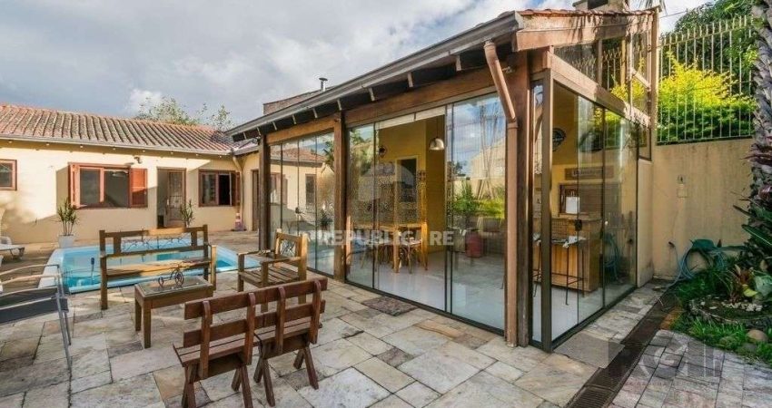 Casa 279m² - 4 dormitórios, 3 vagas no bairro Santa Tereza