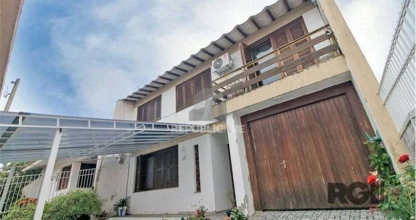 Casa de 285m² - 4 dormitórios, 4 vagas no bairro Bom Jesus