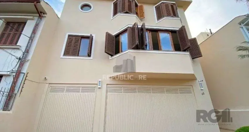 Excelente casa de 465m² com 3 dormitórios e 5 vagas de garagem.