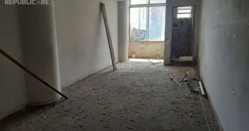 Escritório à venda no centro histórico com 28 m² de área útil disponível.