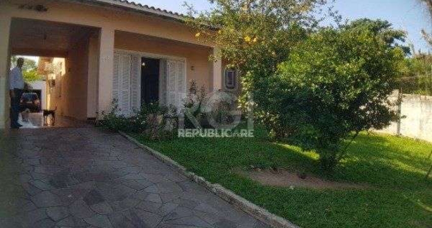 Casa para Venda - 252m², 3 dormitórios, 2 vagas - Belém Novo