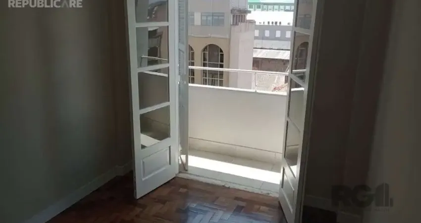 Apartamento à venda no centro histórico com 82 m² e 3 dormitórios/quartos.