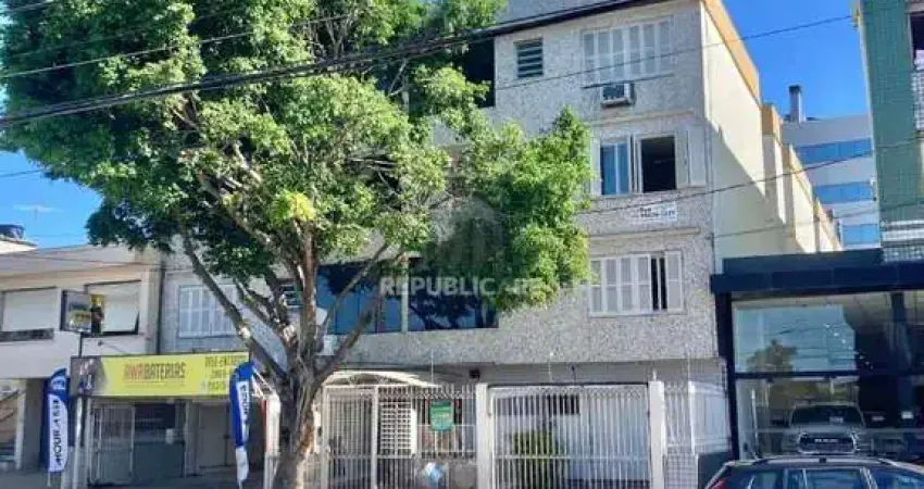 Apto de 03 dorm com box escriturado, frente, sol da manhã
