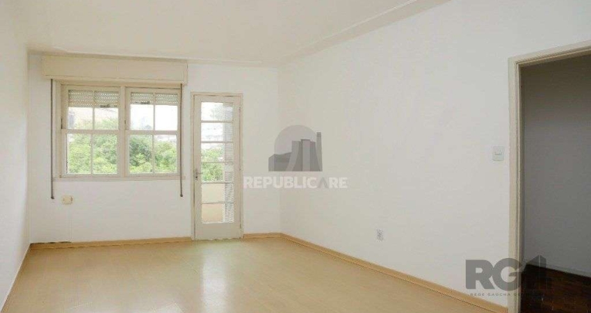 Apartamento 03 dormitórios no Bairro Santana em Porto Alegre.