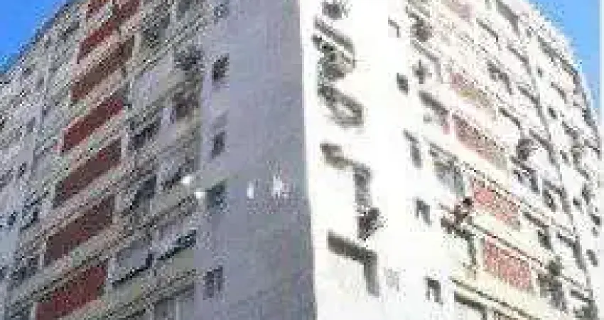 Apartamento à venda no centro histórico com 61m² e 3 dormitórios/quartos disponíveis.