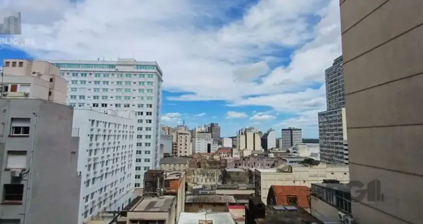 Apartamento à venda no centro histórico com 78 m² e 3 dormitórios/quartos disponíveis.