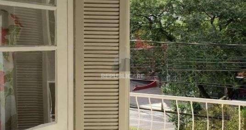 Vende-se amplo apartamento 3 dormitórios - Floresta