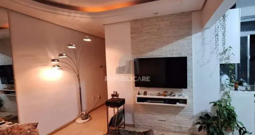 Apartamento de quatro dormitórios e uma vaga de garagem no bairro Bom Fim em Por