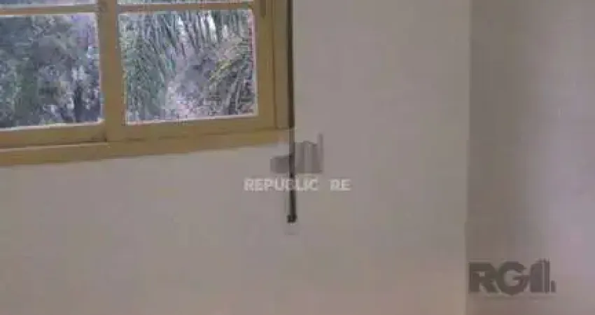 Apartamento de 03 dormitórios, sala, cozinha, banheiro. Condomínio  com salão de