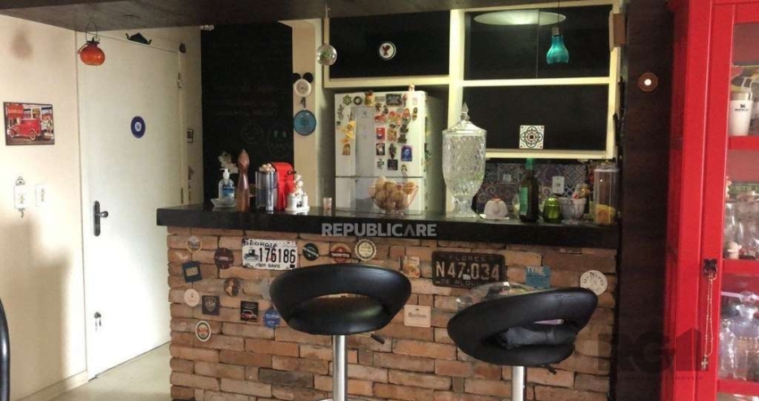 Excelente apartamento 2 quartos, suite e garagem na Cidade Baixa!