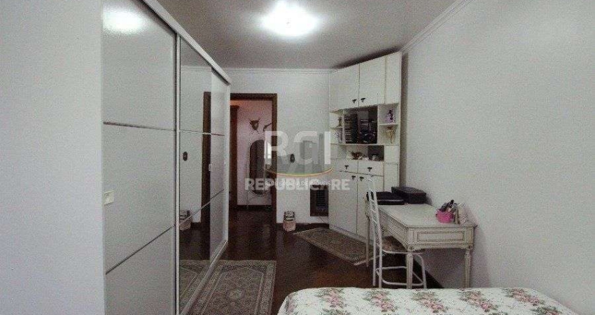 Casa para Venda - 280m², 3 dormitórios, 2 vagas - Petrópolis
