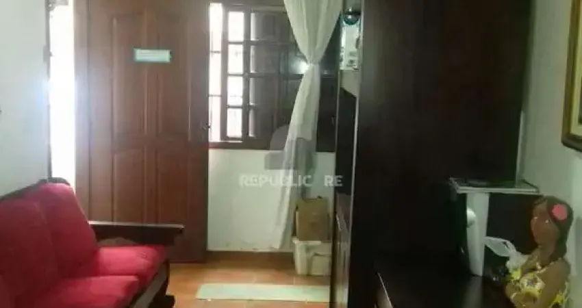 Casa para Venda - 130m², 5 dormitórios, sendo 1 suites, 2 vagas - Partenon