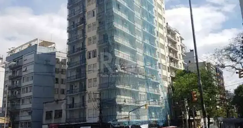 Apartamento à venda no centro histórico com 100m² e 3 dormitórios/quartos disponíveis.