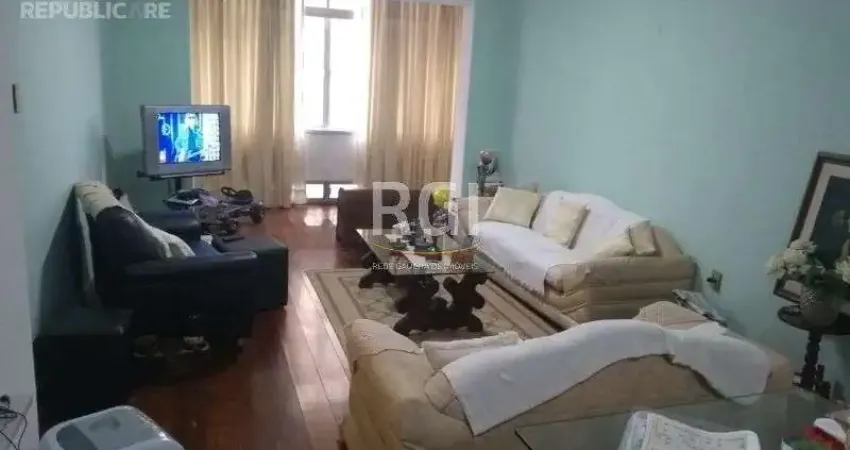 Apartamento à venda no centro histórico com 140 m² e 3 dormitórios/quartos disponível.