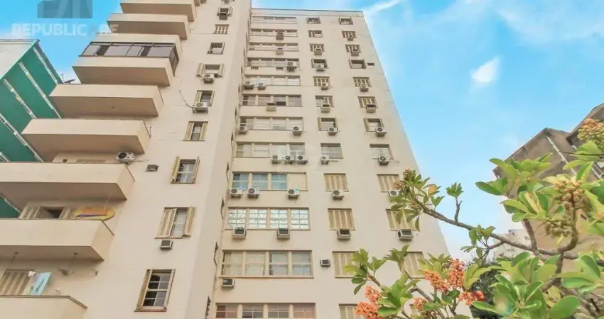 Apartamento à venda no centro histórico com 3 dormitórios e 144 m² de área útil.